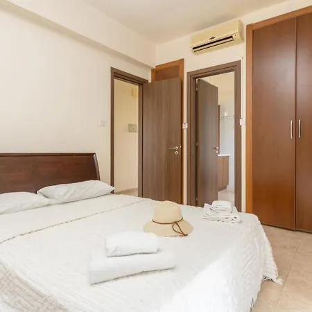 Clara Villa Paralimni