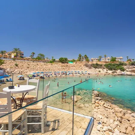 Clara * Paralimni